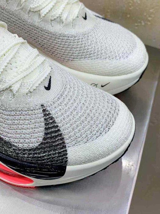 Продавам нови дамски маратонки Nike Air Zoom Alphafly Next% 3 Sail/Crimson Tint