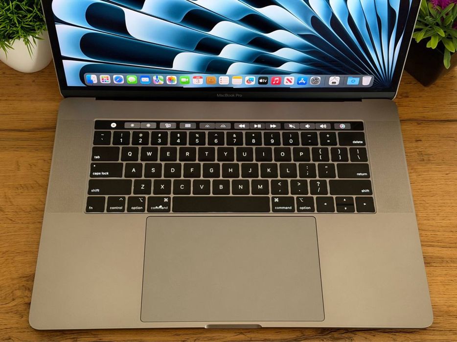 Macbook pro 16 i7 16ozu 512ssd Radeon graphics
