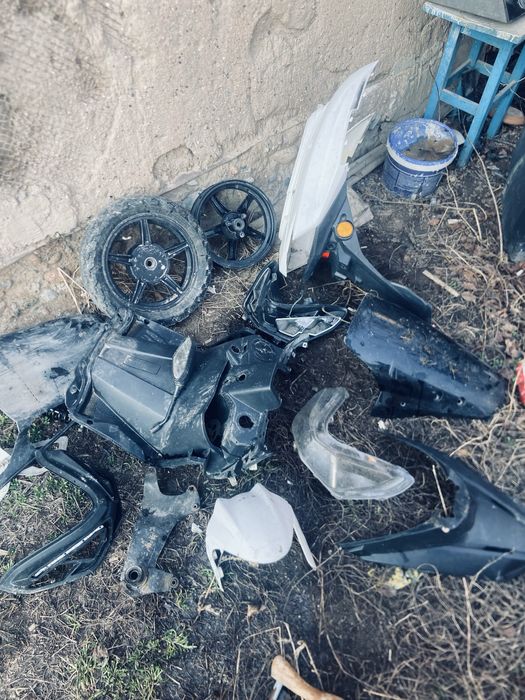 Продам пластики мопеда Макси