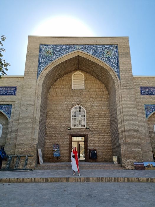 Сертифицированный гид экскурсовод по Ташкенту и Ташобласти.