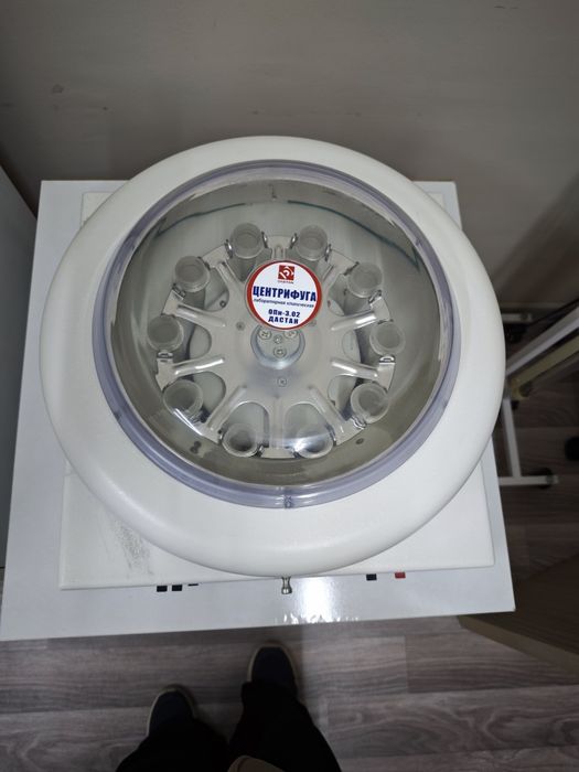 Центрифуга лабораторная настольная