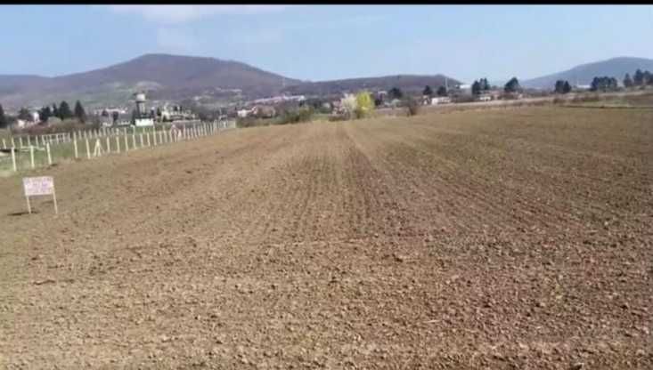 Teren intravilan 1.550 mp – Sărățel  -10km de Bistrita– Drum privat – Curent și apă – Doar 17 €/mp!