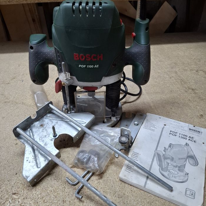 Фрезер Bosch 1100AE.