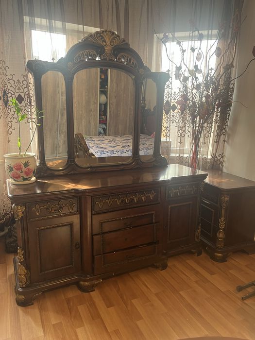 Продам спальный гарнитур