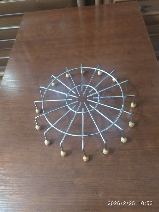 Подцветочник плетёный.