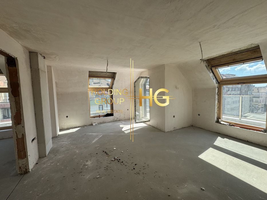 Панораме тристаен под спирка Патриарха