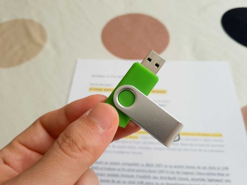 Stick USB bootabil cu Windows Vista, 7, 8.1, 10, 11 sau Office la alegere. Licență retail inclusă - nou nouț! Preț real! Poze reale!