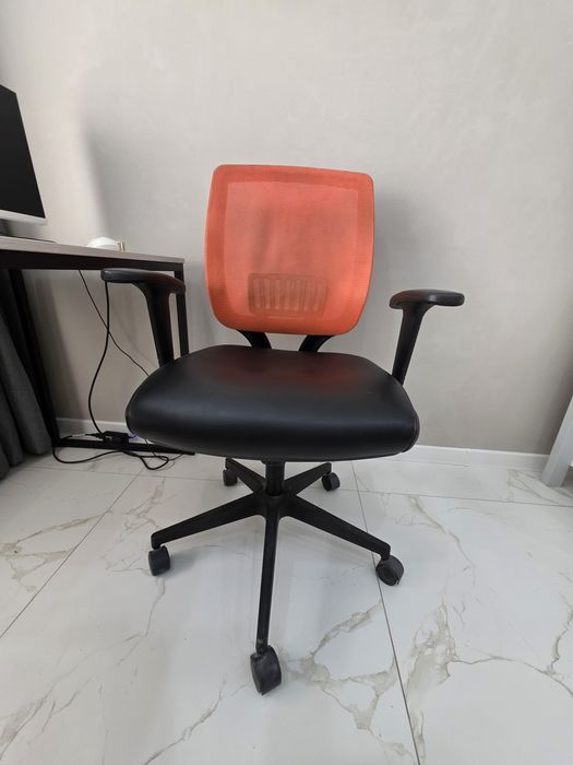 Офисное кресло продам