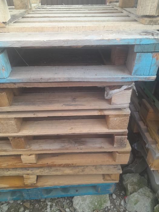 Vând paleti non euro și euro.