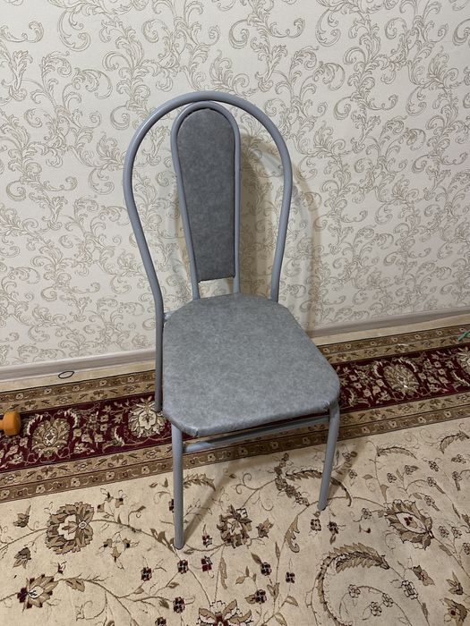 Стол и 2 стула срочно