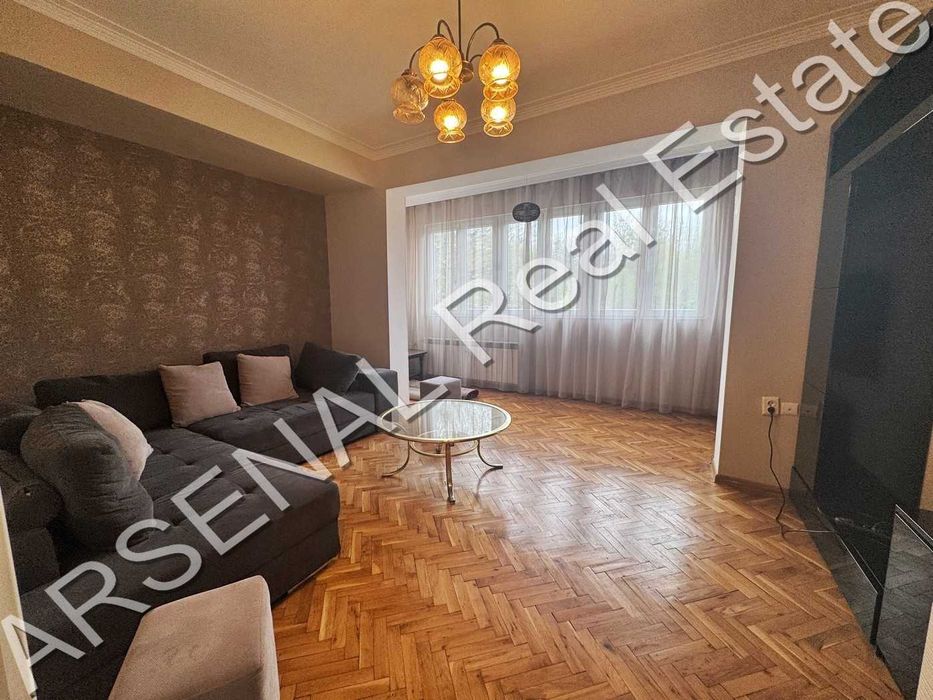 ПРОДАВА СЕ многостаен апартамент, кв. Изток