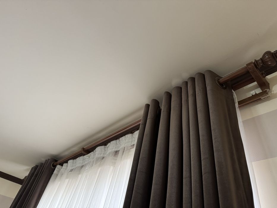 Parda karnizi bilan sotiladi. Zashitniy tul parter karniz