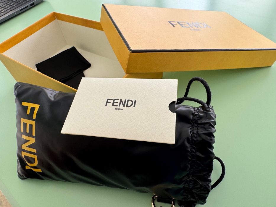 Ochelari de soare Fendi