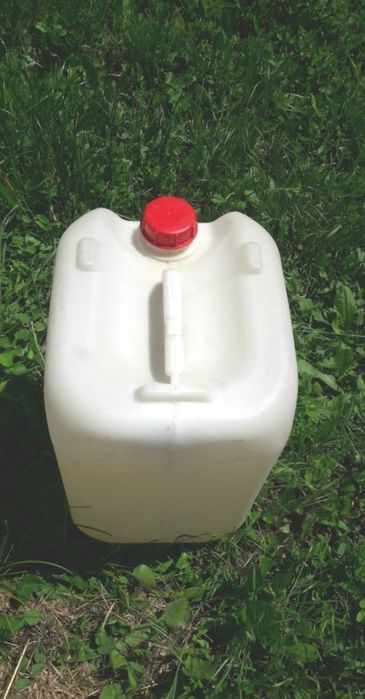 Туби Пластмасови за Нафта/Бензин