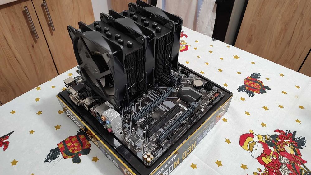 Kit Gigabyte B360M + Intel 8 cores/16 threads + Cooler