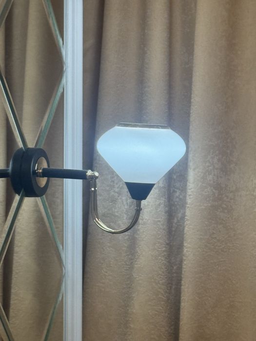 Люстра пятирожковая и два бра