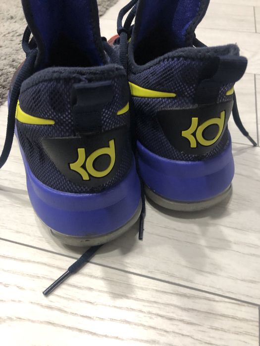 Adidasi Nike ( model Kevin Durant )