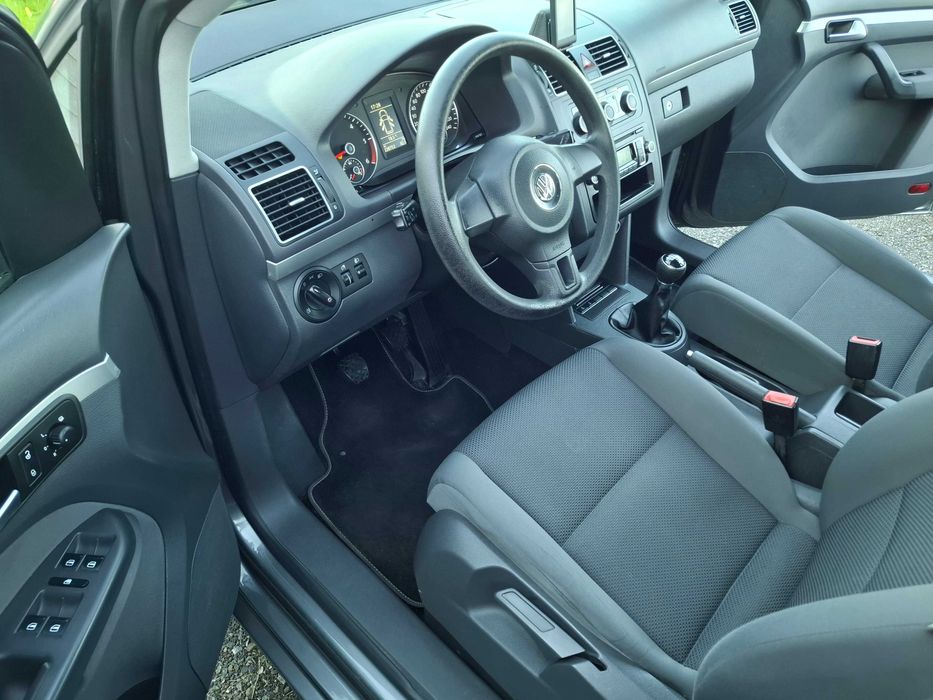 VW Touran 1.6D an 2012. Posibil GARANTIE si RATE