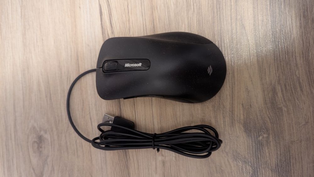 Mouse Microsoft cu fir