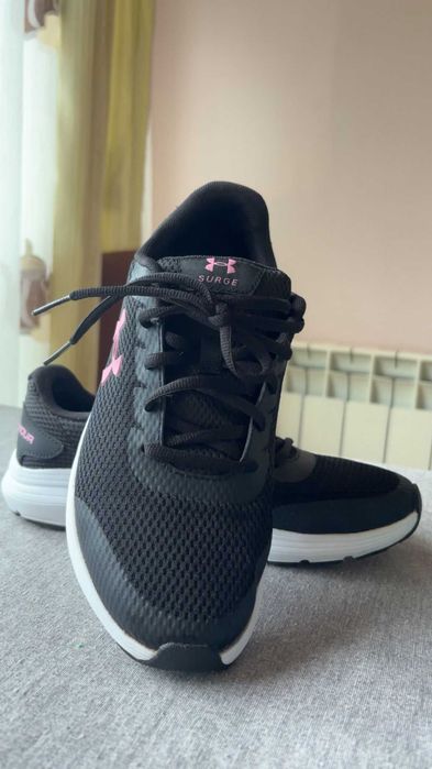 Vând adidasi damă Under Armour
