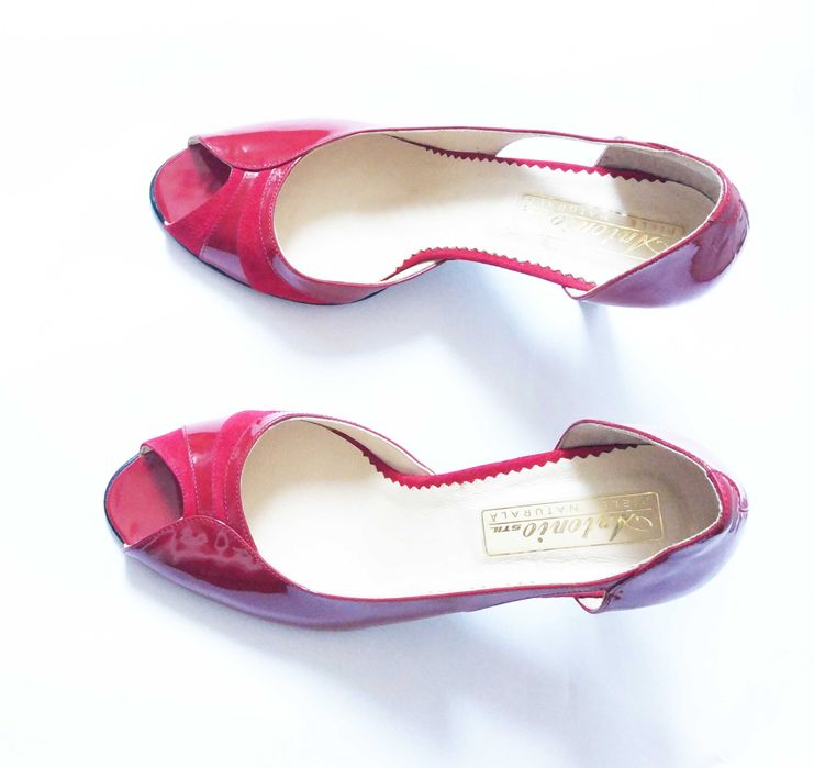 Pantofi de piele lacuita si piele intoarsa rosu cu toc subtire 39