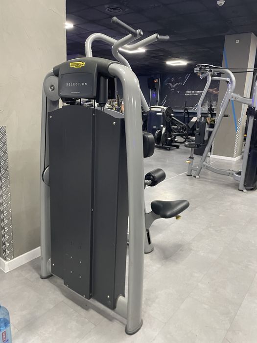 Technogym vertical traction Aparate Fitness matrix hoist sala fitness