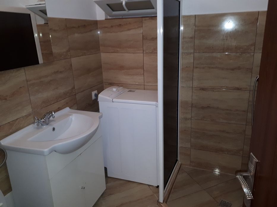 Inchiriez apartament
