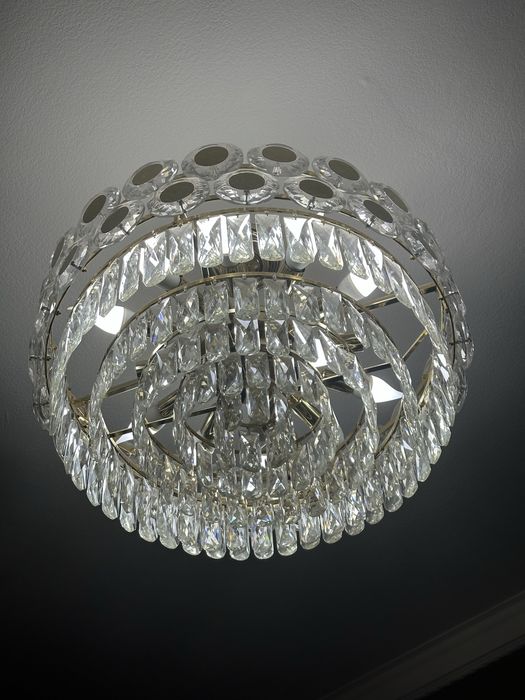 Зрустальная люстра