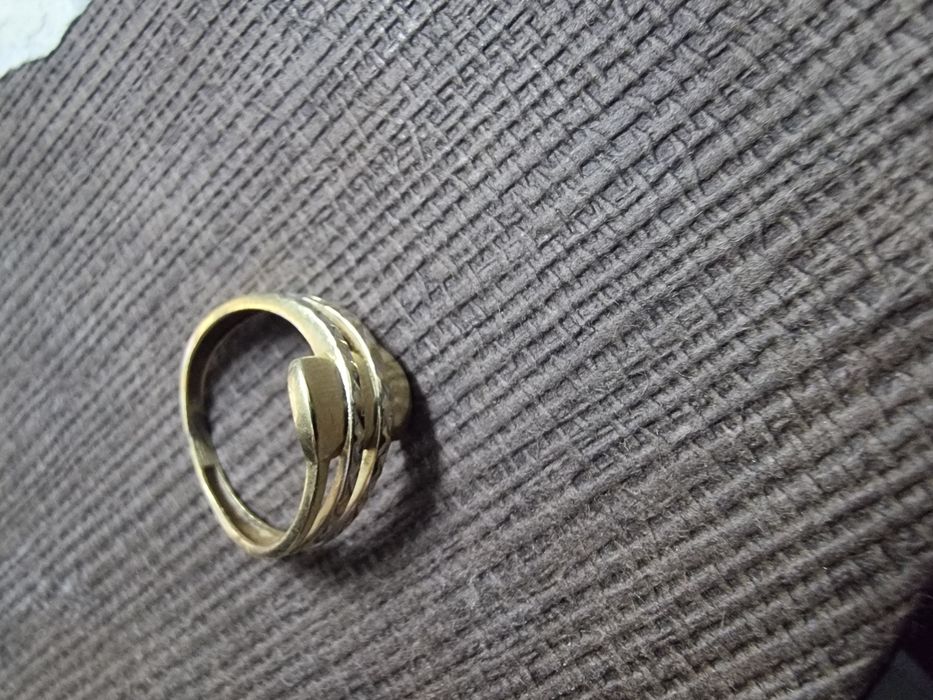 Продавам златен пръстен