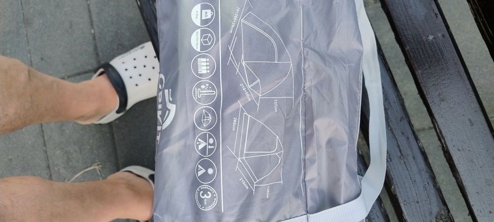 Cort .Vând 2 corturi Crivit BLACKOUT de 4 persoane - Noi, nefolosite!