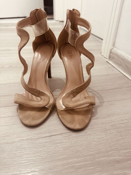 Дамски сандали на ток