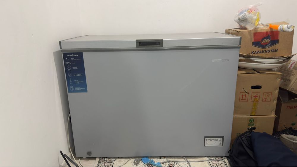 Морозилник 290 литр почти новый.
