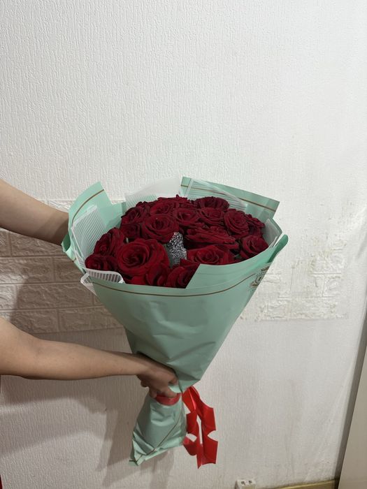 Красный свежий букет розы