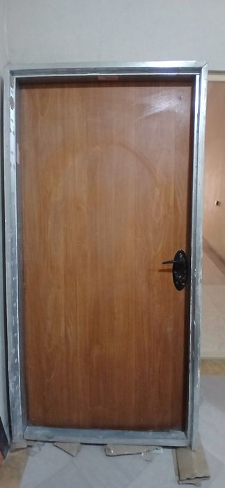 Дверь входной не дорого б/у