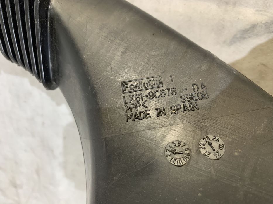 Suport far dreapta, VW Golf 6, 2008, 2009, 2010, 2011, 2012, cod origine OE 5K0807572H.