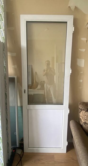 Пластиковое окно с дверью б/у
