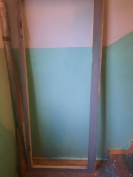 Продаётся металлическая дверь.