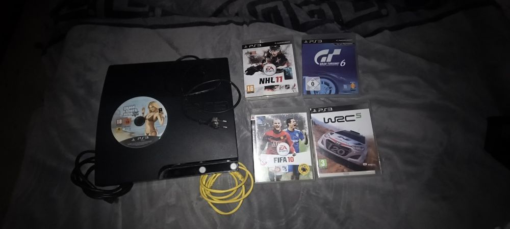 Ps3 in state buna 5 jocuri 2 manete și cabluri esențiale