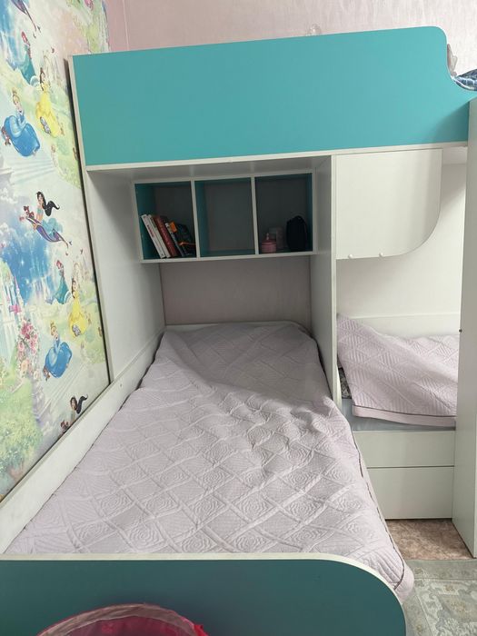 Трехместная детская кровать