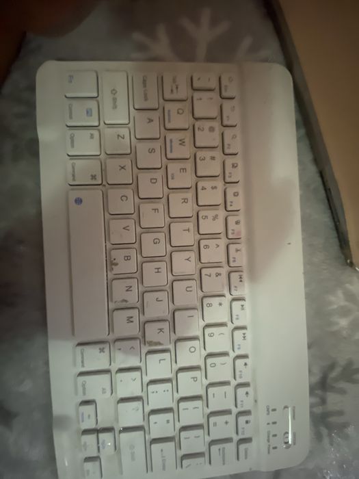 Vand tableta stil laptop marca este yotop