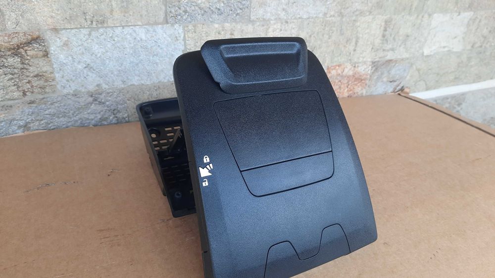 Ключалка предни врати / изолация за челно стъкло / държач таблет