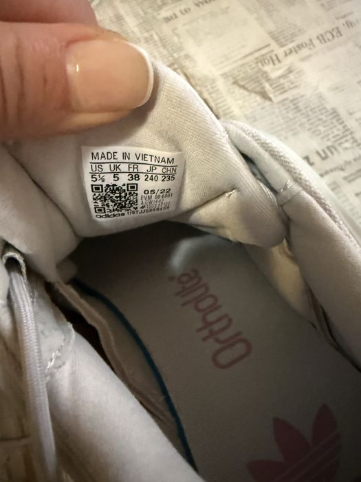 Adidas 38 номер ,носени  една седмица ,опрани ,нови ! Може лек коментар !
