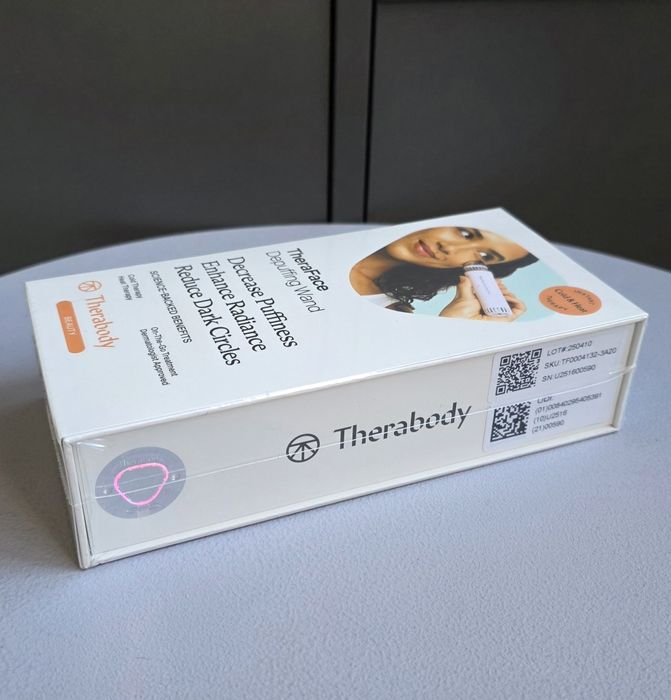 Уред за терапия на лице Therabody TheraFace Depuffing Wand