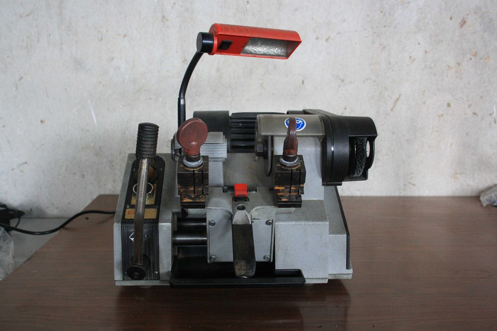 ямкова ключарска машина (секретна и касова )