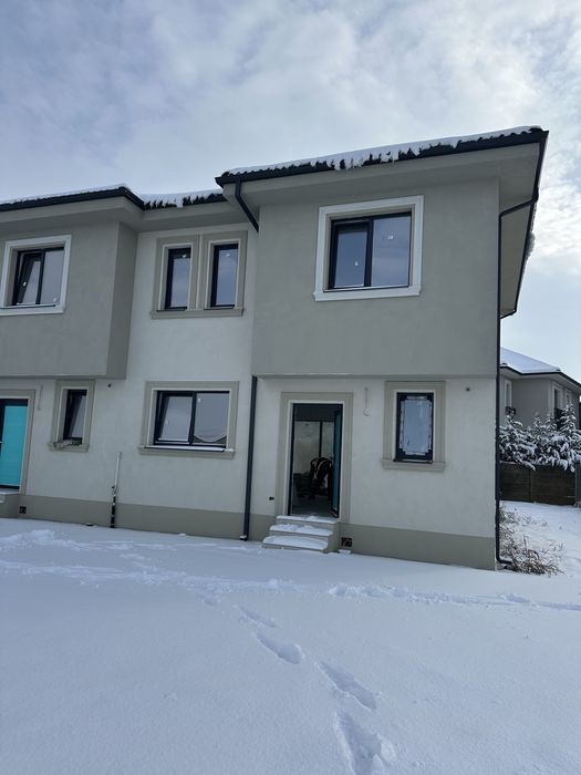 Vand casa insiruita