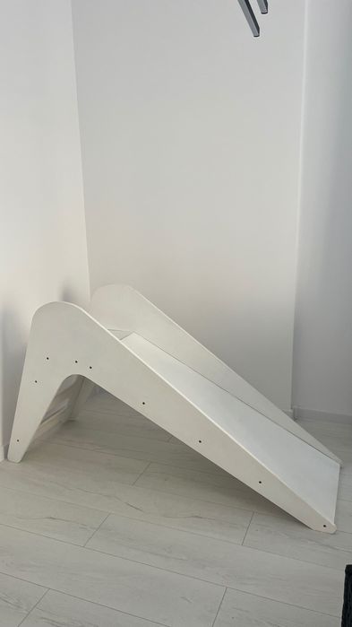 Vand Tobogan din lemn interior