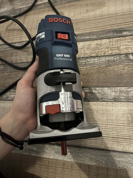 Freza muchii Bosch GKF 600,pistol pneumatic