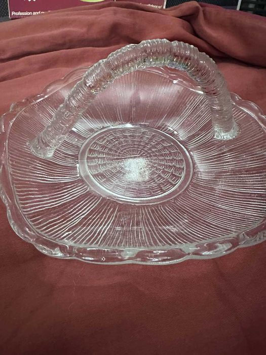 сладка кристална фруктиерена чиния-кошничка