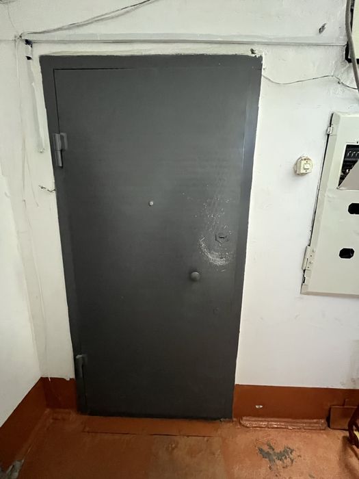 Железная дверь,3 замка