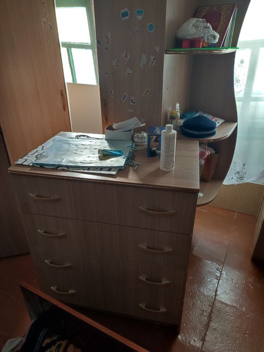 Продам угловой большой шкаф